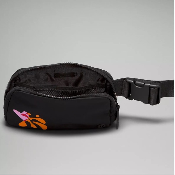 LULULEMON | Everywhere Belt Bag 1L Pride - Picture 5 of 8